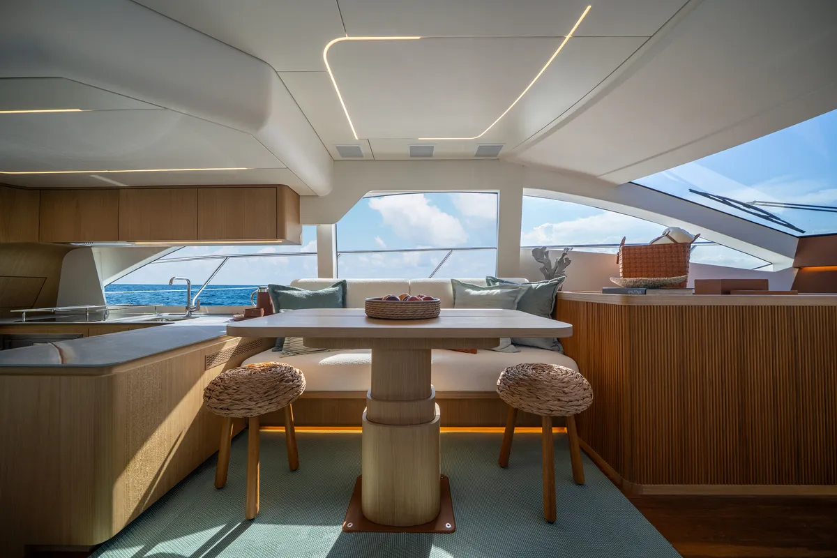 Intermarine 60 — Salão (2 de 8)