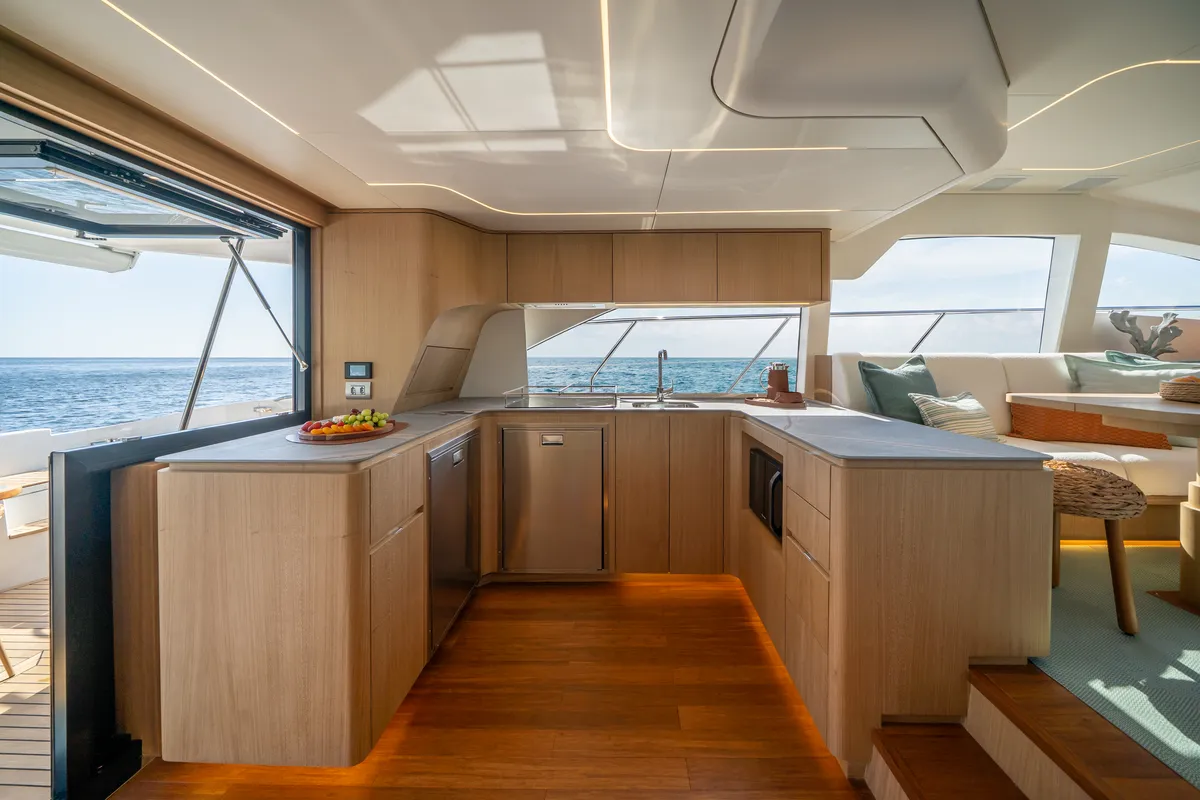 Intermarine 60 — Salão (3 de 8)