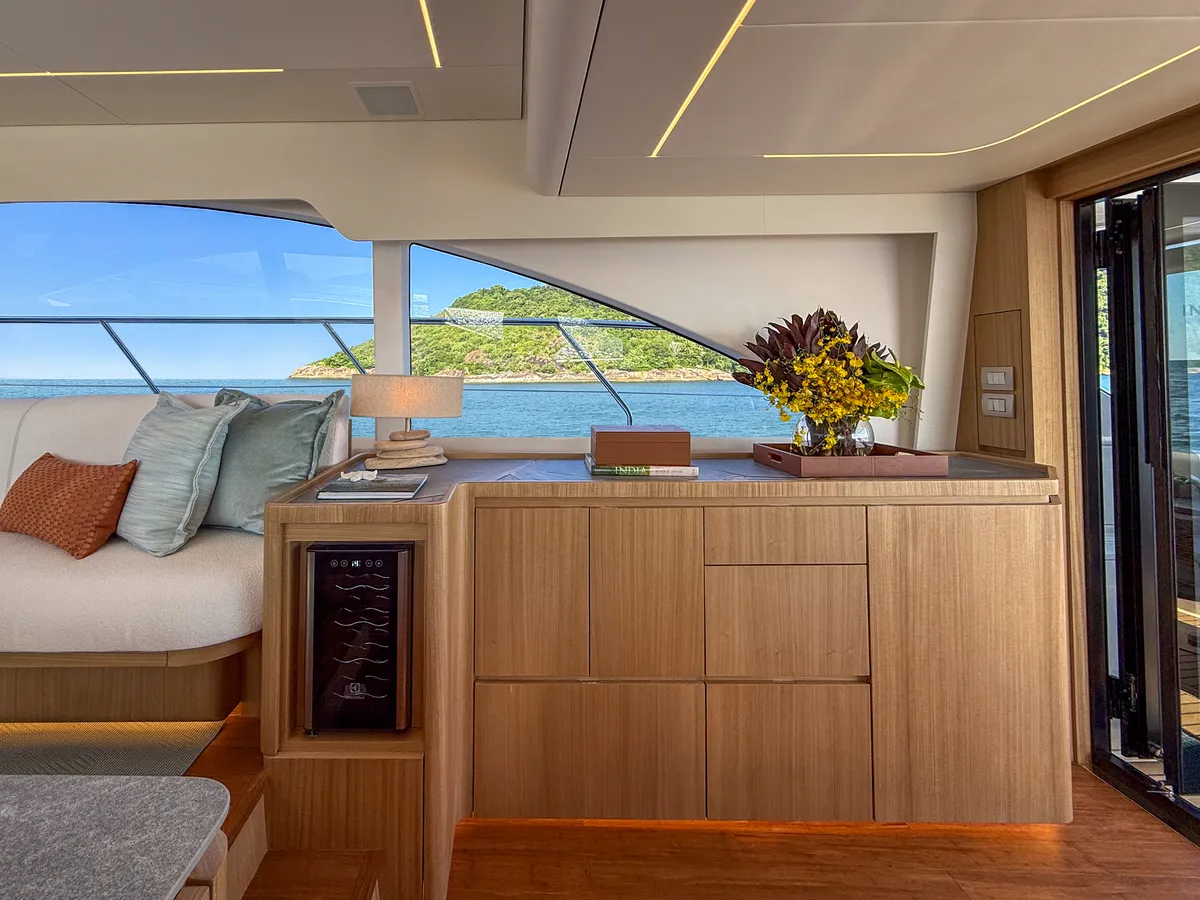 Intermarine 60 — Salão (4 de 8)