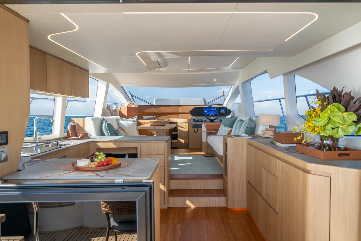 Intermarine 60 — Salão (5 de 8)