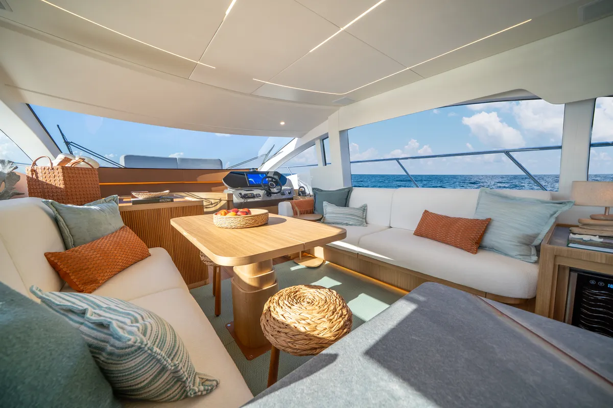 Intermarine 60 — Salão (1 de 8)