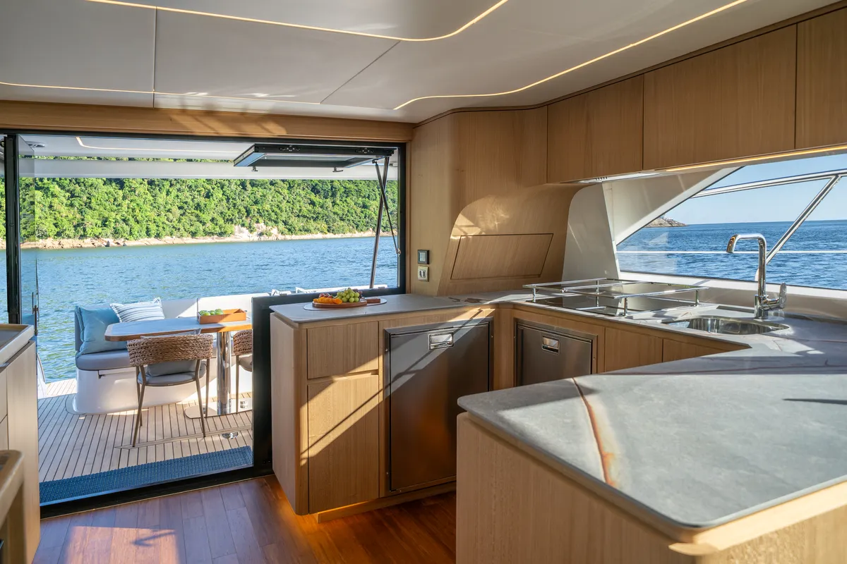 Intermarine 60 — Salão (7 de 8)